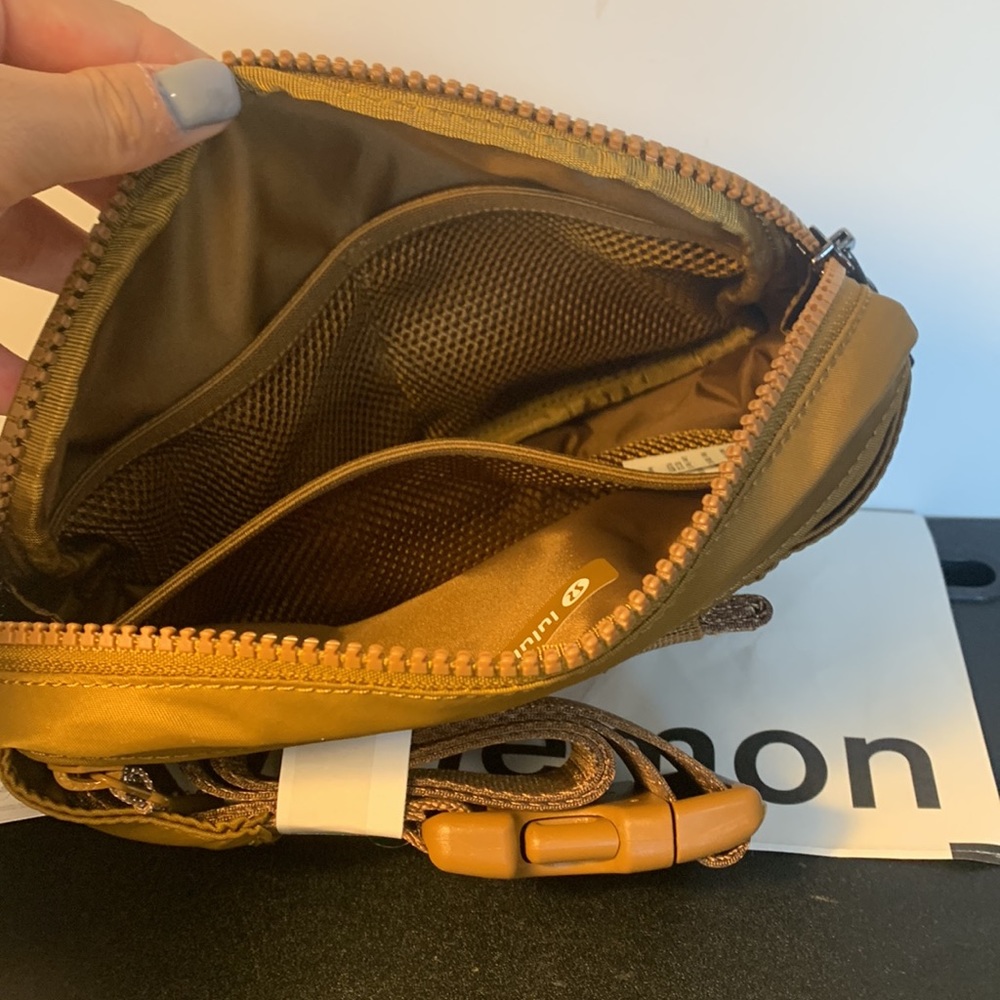 NWT LULULEMON EVERYWHERE BELT BAG LARGE BURNT CARAMEL - Picture 5 of 5